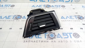 Дефлектор воздуховода передней панели правый BMW 3 F30 12-18 черный с хром, сломаны крепления, потерт