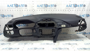 Торпедо передняя панель с AIRBAG BMW 3 F30 12-18 4d черная, без проекции, сломана фишка