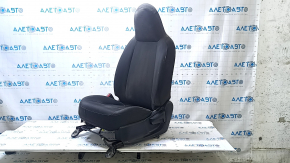 Водительское сиденье Nissan Versa 12-15 usa без airbag, механическое, ткань черная, под чистку