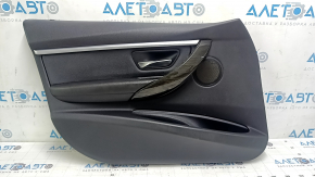 Обшивка двери карточка передняя левая в сборе BMW 3 F30 12-18 черная, подлокотник и вставка кожа черная, хром молдинг, накладка под темное дерево, без подсветки, с ручкой, царапины, надрывы, скол на н