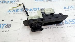 Ручка с кнопкой открытия крышки багажника наружная Mercedes C-class W205 19-21 с камерой