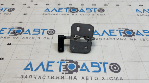 Крючок замка капота VW Passat 20-22