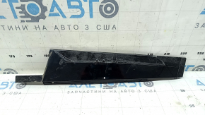 Накладка двери боковая передняя правая Mercedes C-class W205 15-21 царапины, в клее