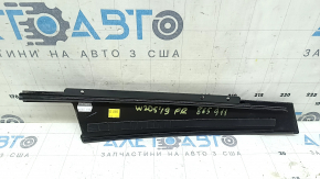Накладка двери боковая передняя правая Mercedes C-class W205 15-21 царапины, в клее