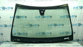 Лобовое стекло Mercedes C-class W205 15-21 песок, скол