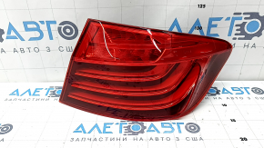 Zgârieturi la lumina de pe aripa exterioară dreapta BMW 5 F10 14-16
