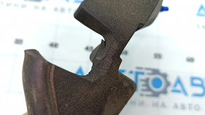 Garnitura lamelei ștergătoarelor de la Mazda 6 18-21 este uzată.