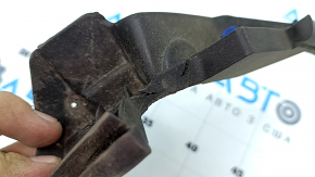 Garnitura lamelei ștergătoarelor de la Mazda 6 18-21 este uzată.