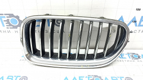 Решетка радиатора grill левая BMW 5 F10 14-16 хром без ночного видения, Base, песок, потерта