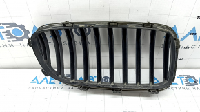 Решетка радиатора grill левая BMW 5 F10 14-16 хром без ночного видения, Base, песок, потерта