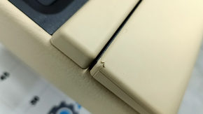 Spatele banchetei spate stânga a unui BMW 5 F10 14-16, piele Dakota bej Venetobeige, încălzită, necesită curățare, lovită, zgârieturi pe plastic, strat de plastic exfoliat