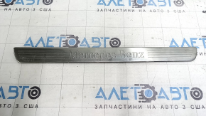 Накладка порога передняя левая наружная Mercedes C-class W205 15-21 хром без подсветки, тип 1, царапины, надлом крепления
