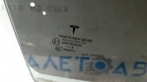 Стекло двери передней правой Tesla Model 3 18-20 вздутие тонировки, царапина на тонировке, нет фрагмента