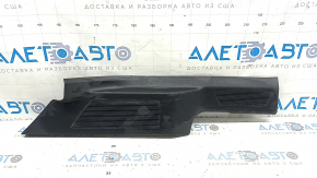 Накладка порога задняя левая VW Atlas 18-26 черная, царапины, сломано крепление