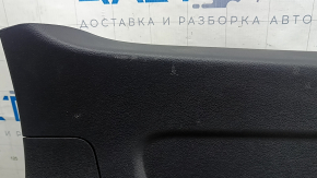 Обшивка двери багажника нижняя VW Atlas 18-26 черная, с ручкой, царапины, потерта
