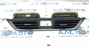 Grilă de aerisire centrală față VW Atlas 24-25 neagră și cromată, zgâriată