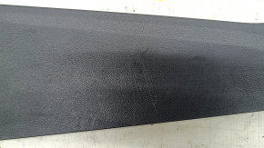 Накладка центральной консоли боковая нижняя правая VW Atlas 24-26 черная, царапины