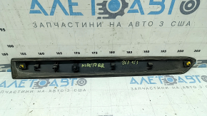 Молдинг двери центральный задний правый Kia Niro 17-22 царапины, тычки