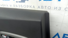Обшивка двери карточка задняя левая Kia Niro 17-22 HEV, PHEV серая, матовая серая вставка, подлокотник резина, без подогрева, царапины, без заглушки ручки
