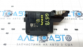 Клемма плюсовая Audi Q5 80A 18-23 с предохранителями и пиропатроном, сломана направляющая