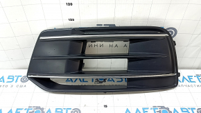 Решетка переднего бампера левая Audi Q5 80A 18-20 с хромом, песок, трещина в молдинге