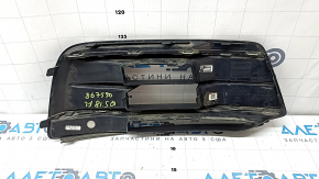 Решетка переднего бампера левая Audi Q5 80A 18-20 с хромом, песок, трещина в молдинге
