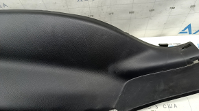 Накладка задней стойки нижняя левая Mazda CX-5 22-25 черная, царапины
