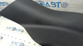 Накладка задней стойки нижняя левая Mazda CX-5 22-25 черная, царапины