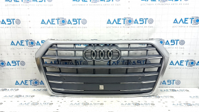 Решетка радиатора grill Audi Q5 80A 18-20 в сборе, с эмблемами, хром, под парктроники, песок