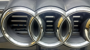 Решетка радиатора grill Audi Q5 80A 18-20 в сборе, с эмблемами, хром, под парктроники, песок