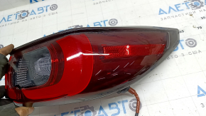 Фонарь внешний крыло правый Mazda CX-5 22-25 царапины