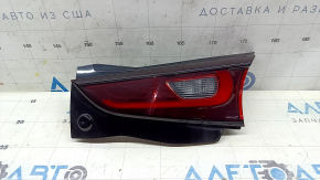 Zgârieturi la lumina interioară a portbagajului dreapta de la Mazda CX-5 de 22-25"