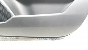 Обшивка двери карточка передняя правая Mazda CX-5 17-25 с черной вставкой кожа, подлокотник кожа черный, молдинг хром, с ручкой, царапины, потертость