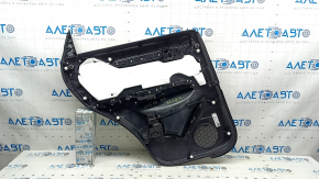 Обшивка двери карточка задняя правая Mazda CX-5 17-23 с черной вставкой кожа, подлокотник кожа черный, молдинг хром, с ручкой, царапины, потертость