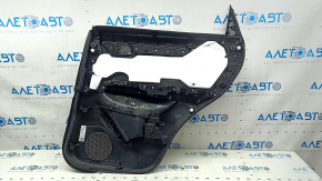 Обшивка двери карточка задняя левая Mazda CX-5 17-23 с черной вставкой кожа, подлокотник кожа черный, молдинг хром, с ручкой, царапины, потертость
