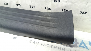 Накладка порога задняя правая Mazda CX-5 17-24 черная, царапины
