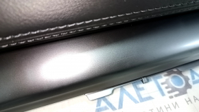 Накладка передней панели центральная Mazda CX-5 21-25 кожа черная под 10.3" дисплей, вставка серая, без дефлектора, тычка, царапина
