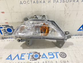 Поворотник левый Mazda 3 14-16 BM дорест