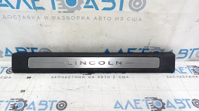 Накладка порога передняя правая Lincoln MKC 15-19 черная без подсветки, царапины, надлом крепления