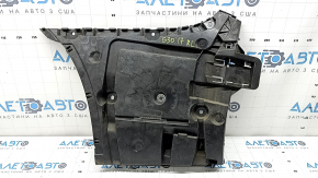 Suportul barei spate stânga pentru un BMW 5 G30 17-20 este defect.