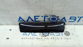 Накладка центральной консоли BMW 5 G30 17-23 под дерево, передняя, царапины