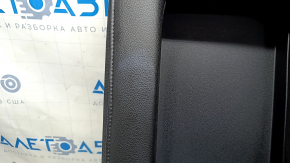 Spătar banchetă stânga spate, rândul 2, Lincoln MKC 15-19, piele neagră, cu centură și cotieră, șifonat, necesită curățare, zgârieturi pe plastic