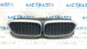 Решетка радиатора grill в сборе BMW 5 G30 17-20 Sport Line, с жалюзи дефлектором радиатора, хром, песок, выцвела глянцевая накладка