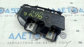 Suportul mic de pe bara spate stânga pentru un Mercedes GLC 16-22 are un zăvor spart.