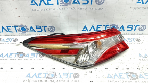 Фонарь внешний крыло левый Toyota Camry v70 18-20 галоген, светлый