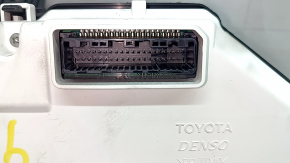 Щиток приборов Toyota Camry v70 18-19 LE\SE hybrid, 66к, царапины