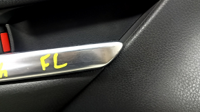 Panou ușă stânga față pentru Toyota Camry v70 18-23, negru cu inserție din plastic negru, cotieră din cauciuc, cu mâner, crestături pe mulaj, zgârieturi