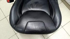 Водительское сидение Jeep Cherokee KL 19-23 с AIRBAG, кожа черная с перфорацией, электро, примято, потерто, под чистку, царапины