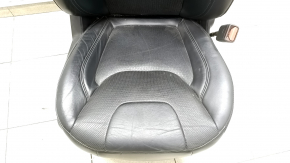 Пассажирское сидение Jeep Cherokee KL 19-23 с AIRBAG, кожа черная с перфорацией, электро, примято, потерто, под чистку, царапины