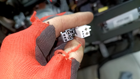 Пассажирское сидение Jeep Cherokee KL 19-23 с AIRBAG, кожа черная с перфорацией, электро, примято, потерто, под чистку, царапины